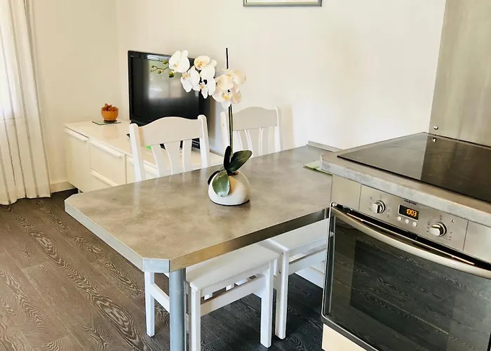 בקתה 60 M2 רוקברון-סור-ארז'נס